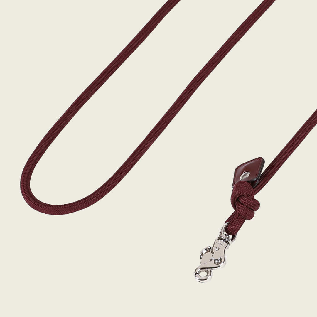 Essential Hands-Free Lead_BURGUNDY